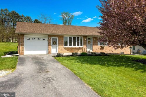 1385 Shuman Dr, Carlisle, PA 17015-9247