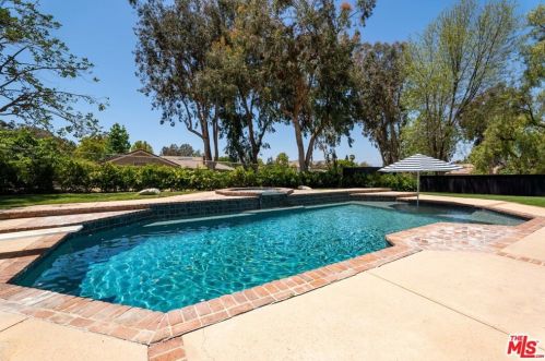 445 Sinaloa Rd, Simi Valley CA  93065-5430 exterior