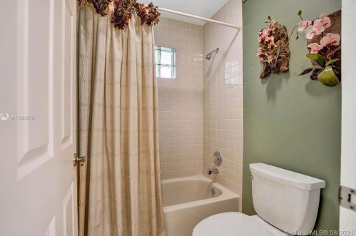 920 203rd Ave, Hollywood FL  33029-3439 exterior