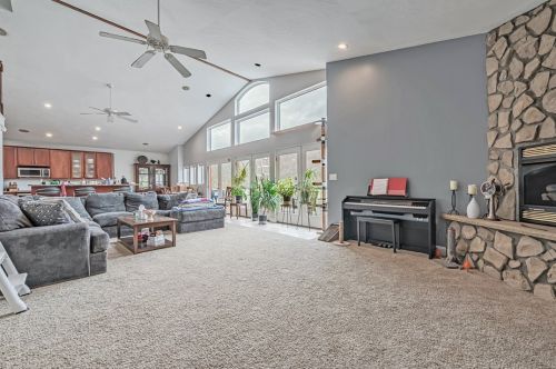 10 Chamber Plz, North Charleroi PA  15022-1601 exterior