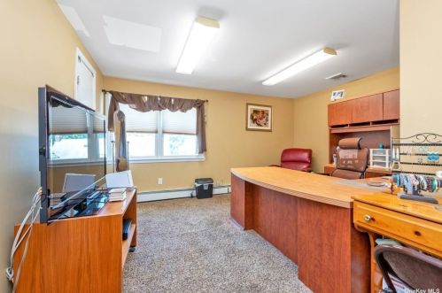 8 Acorn Rd, East Rockaway NY  11518-2103 exterior