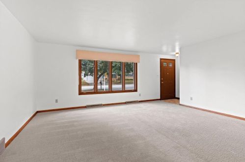 2181 Patty Ln, Green Bay, WI 54304-4230