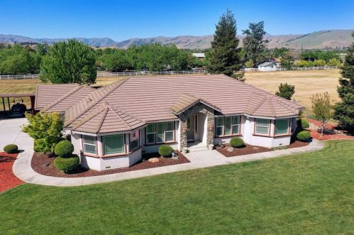 5890 Yuste Ln, Hollister CA  95023-9538 exterior