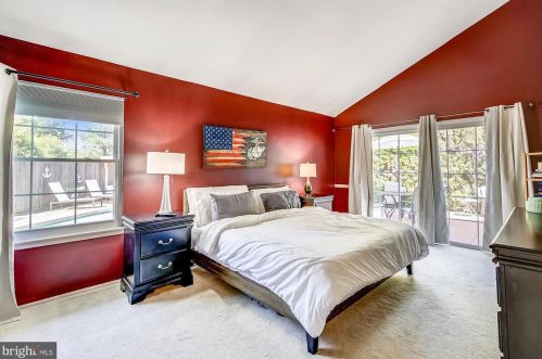 7827 Mulberry Bottom Ln, Springfield VA  22153-2314 exterior