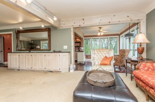 1370 Copenhill Dr, Waukesha, WI 53186-5461