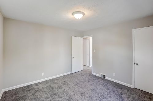 1327 Crestview Dr, Springfield OH  45504-1645 exterior