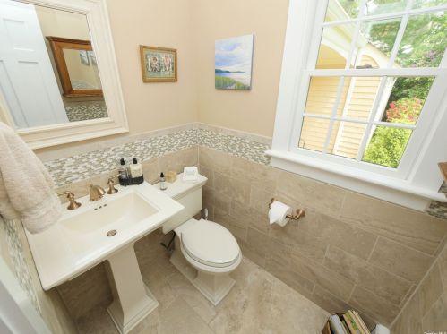 28 Little Harbor Rd, Mount Sinai NY  11766-1208 exterior