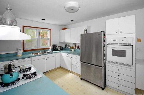 22 Laurel Ave, Cornwall, NY 12518-1404