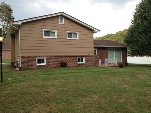 110 Woodlawn Dr, Hanging Rock, OH 45638-2354