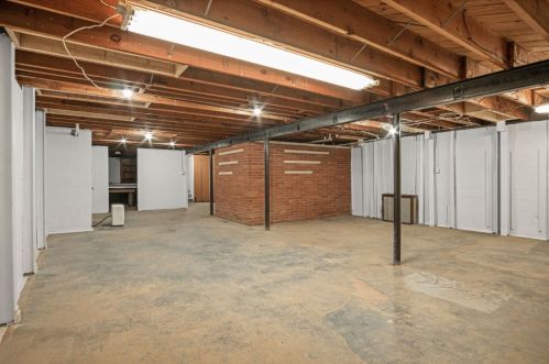 744 Williams Dr, Crown Point IN  46307-4822 exterior