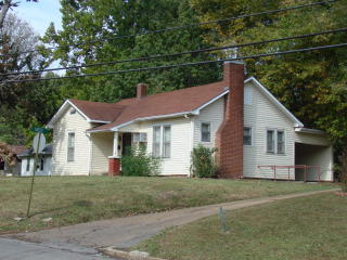 1012 Chickasaw Rd, Paris, TN 38242-4330