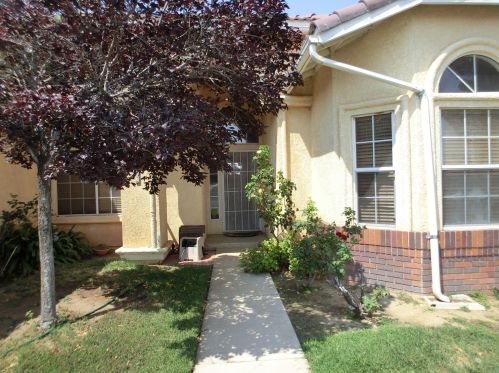 14372 Del Amo Dr, Victorville, CA 92392-5491