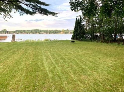 5108 Wickert Dr, West Bend WI  53095-9235 exterior