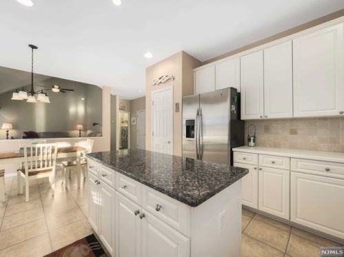 5 River Dell, Oakland NJ  07436-2302 exterior