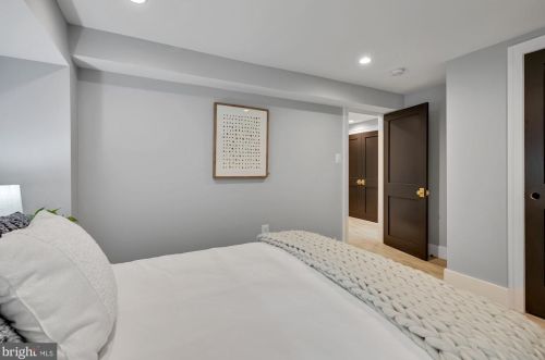 3749 Jocelyn St, Washington DC 20015-1836 exterior