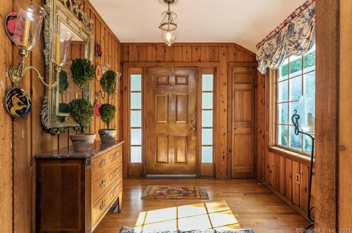 12 Woods Rd, Roxbury, CT 06783-1916