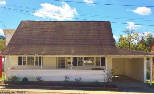 656 Pike St, White Hall, WV 26554-1145