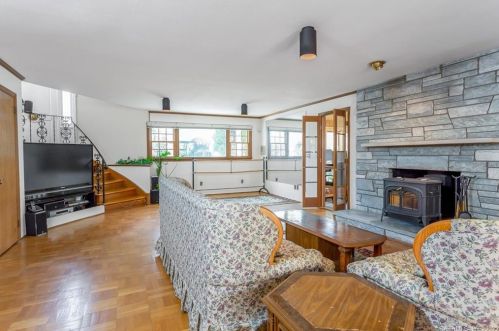 163 Barncroft Rd, Stamford CT 06902-1253 exterior