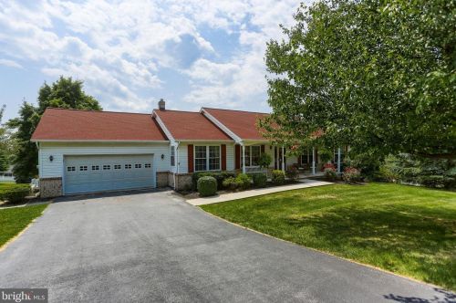 6 Spring Creek Dr, Shrewsbury, PA 17361-1246