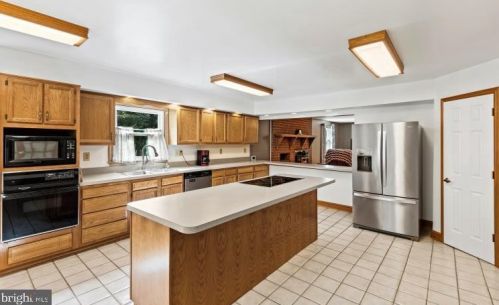 3989 Stratford Hall Rd, Montross VA  22520-3322 exterior