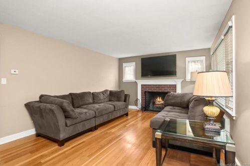 220 Edison Rd, Bridgeport, CT 06611-4139