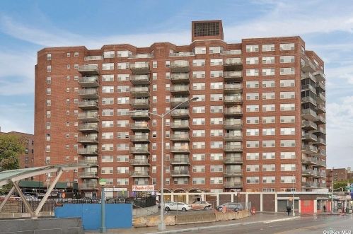 8515 Main St, Jamaica, NY 11435-1879
