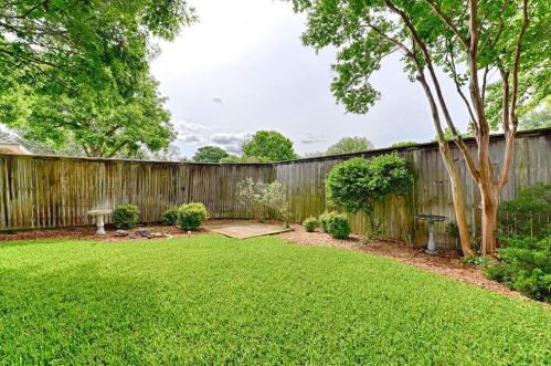 1319 Huntington Dr, Richardson TX  75080-2810 exterior