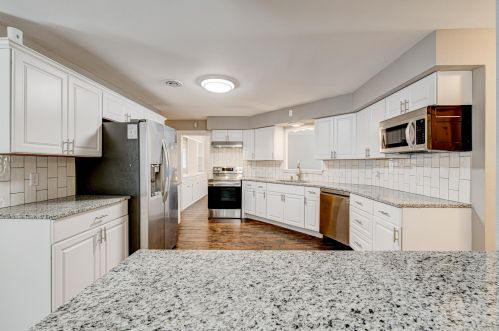 5601 22nd St, Milwaukee, WI 53221-4202