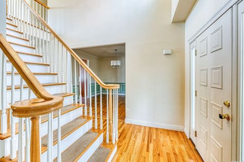 561 Pulaski Rd, San Remo, NY 11754-1318