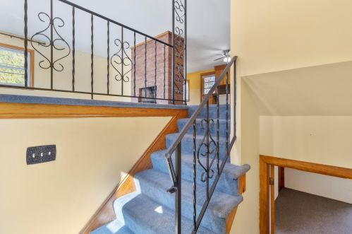 1 Cole St, Salem NH  03079-3931 exterior