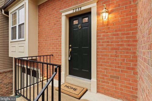 7855 Wintercress Ln, Springfield, VA 22152-3843
