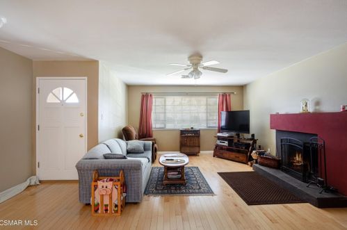 1585 Acadia St, Simi Valley CA exterior