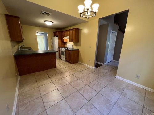 19 Woodlake Dr, Middletown, NY 10940-4273