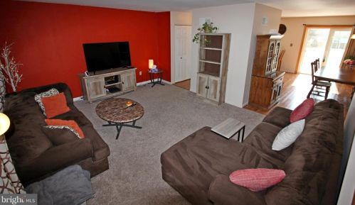 4 Vickilee Dr, Longlevel, PA 17368-9147