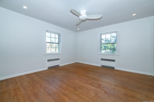 353 Hussey Rd, Mount Vernon NY  10552-2305 exterior