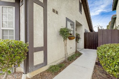 26723 Madigan Dr, Santa Clarita, CA 91351-4827
