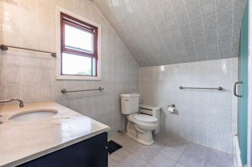 60 Waldo Ave, East Rockaway NY  11518-1422 exterior