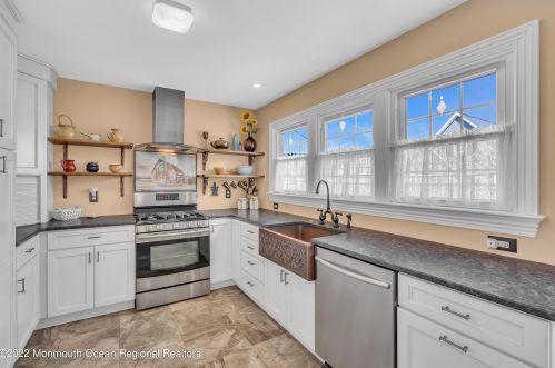 50 Ocean Ave, Monmouth Hills NJ  07732-1410 exterior