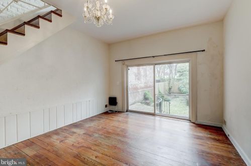 109 7 St, Washington DC  20003-1212 exterior