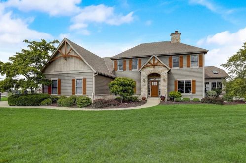 1180 Hickory Hill Pkwy, Hubertus, WI 53033-9564