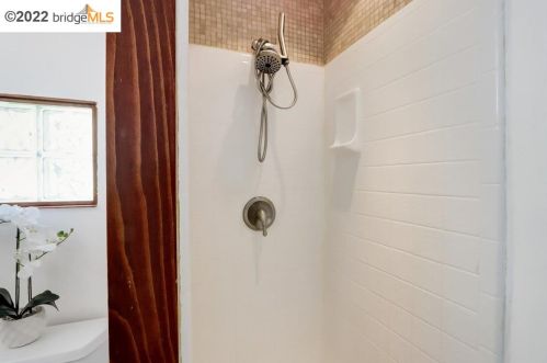 3963 Altamont Ave, Oakland CA 94605-2602 exterior