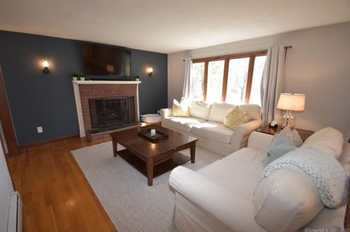 10 Chapman Rd, East Hampton CT  06424-1310 exterior