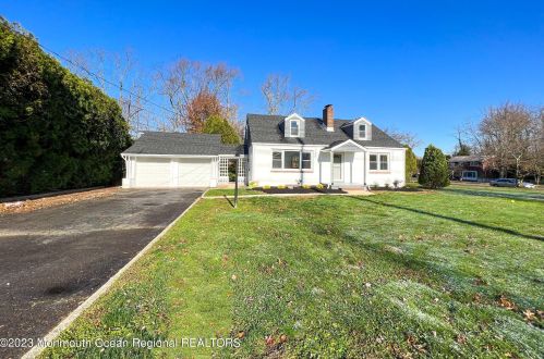 227 Dunhams Corner Rd, East Brunswick NJ  08816-3415 exterior