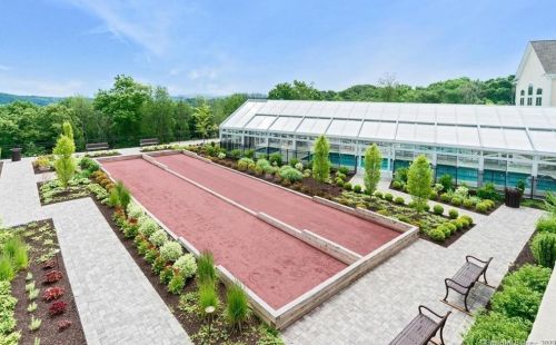 511 Center Meadow Ln, Danbury CT  06810 exterior