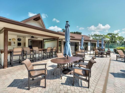 499 Forest Lakes Blvd, Naples FL  34105-5559 exterior