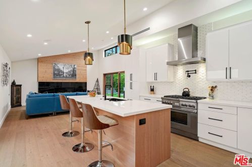 4709 Norwich Ave, Van Nuys CA  91403-2017 exterior