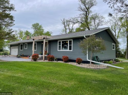 4090 10th St, Montevideo, MN 56265-3233