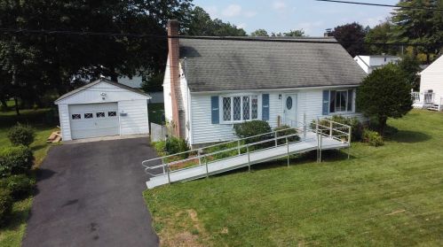 45 Horseshoe Dr, Hyde Park, NY 12538-1013