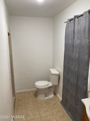 135 Blacklidge Dr, Tucson AZ 85705-3829 exterior