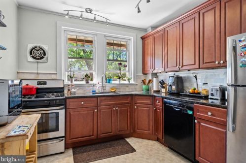 37 Hillcrest Ave, Camden NJ  08108-1318 exterior